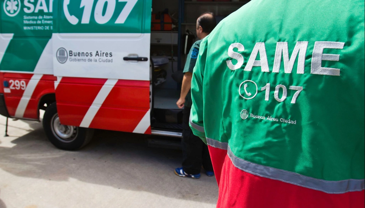 Desequilibrado persiguió a una mujer, la arrojó al suelo y le rompió una botella en la cabeza