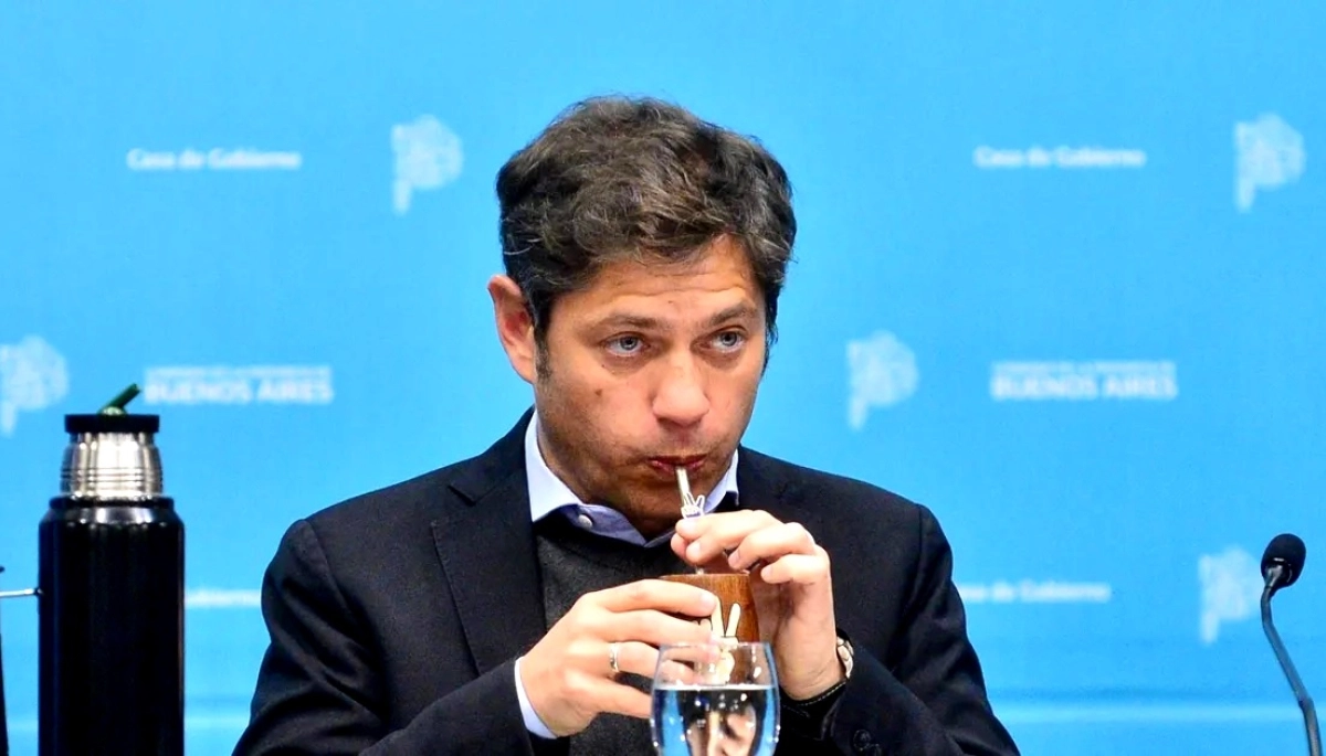 Kicillof contestó con una foto a las 23 horas: la ironía que descolocó a Milei y Viale tras la marcha