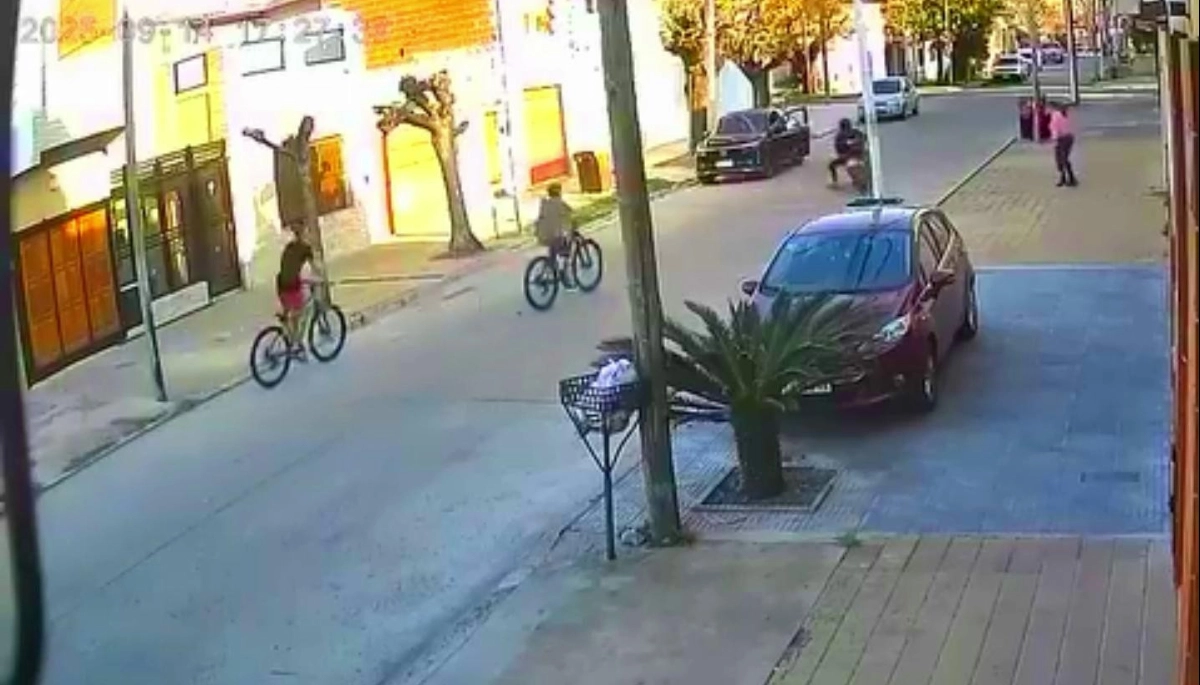 A la hora del té, motochorros asaltaron a un vecina de Tres de Febrero