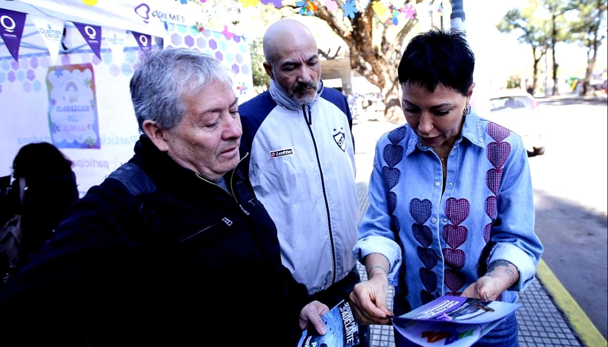 Mayra Mendoza dialogó con los vecinos que se acercaron al operativo “Quilmes Cerca, Edición Primavera”