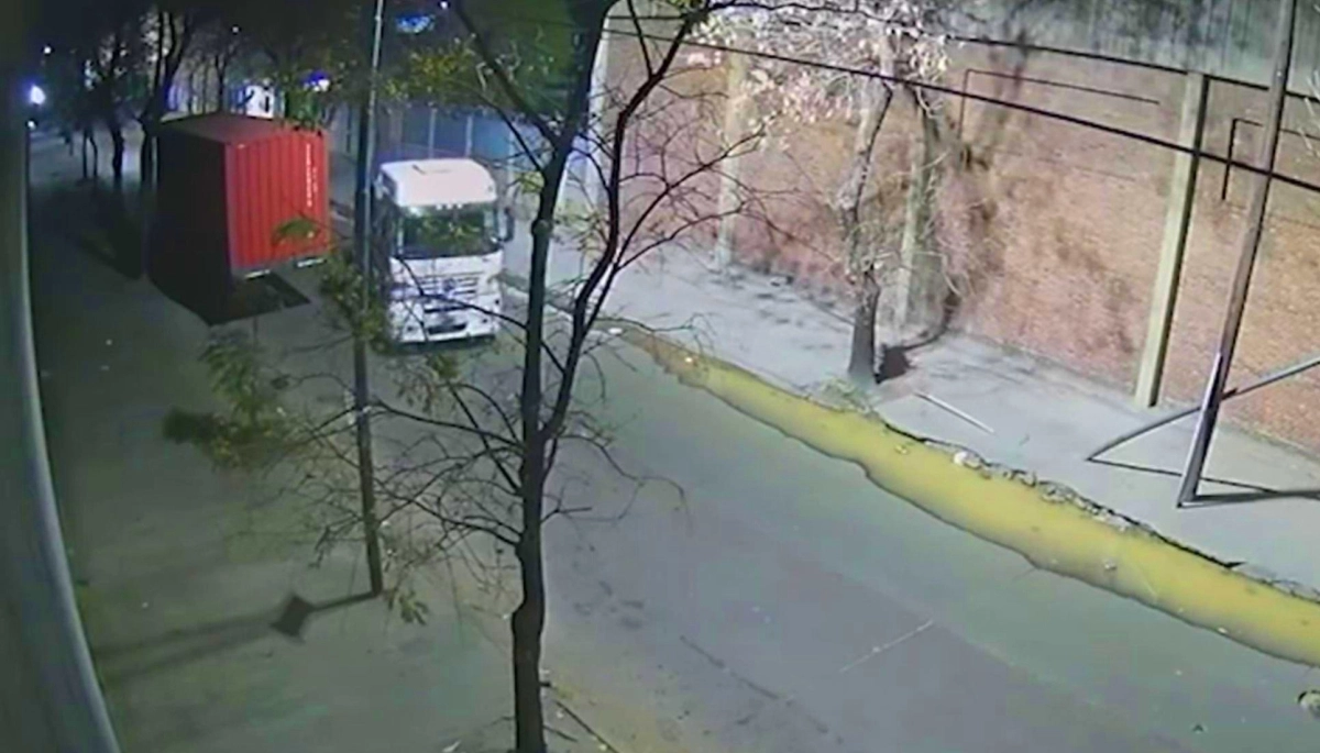Se les cortó: la Policía de la Ciudad detuvo a piratas del asfalto que robaron un contenedor con leche en polvo