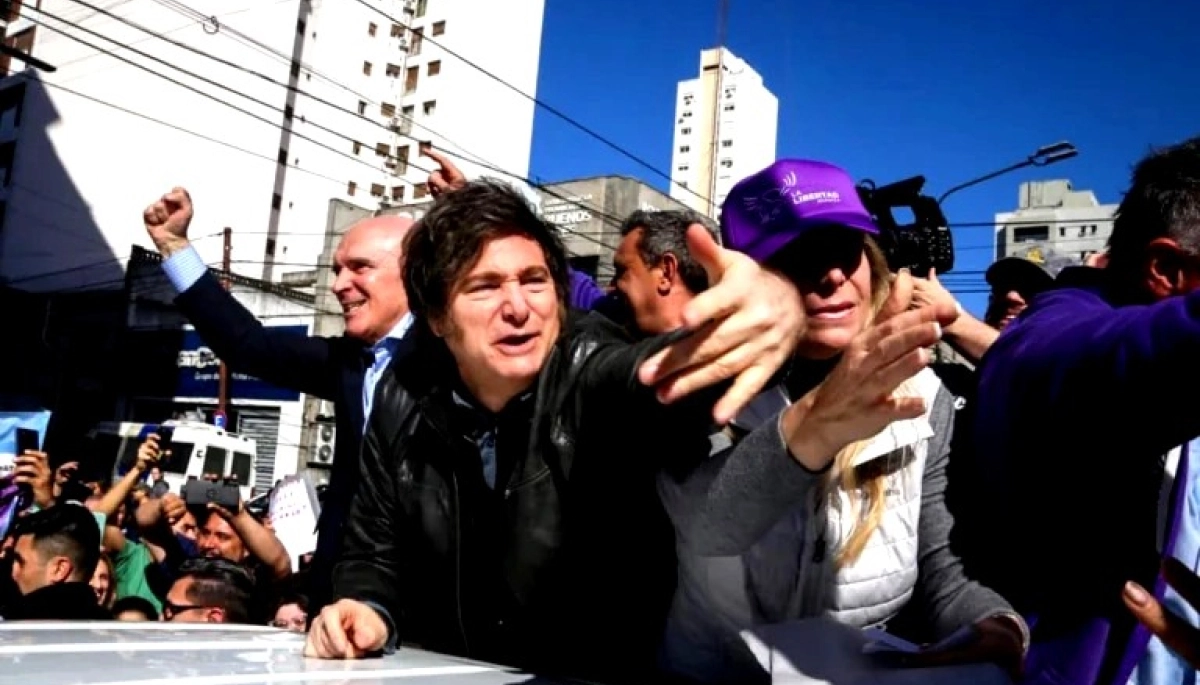 Desplome en las encuestas: cae la imagen de Milei y el peronismo se entusiasma a un mes de las elecciones