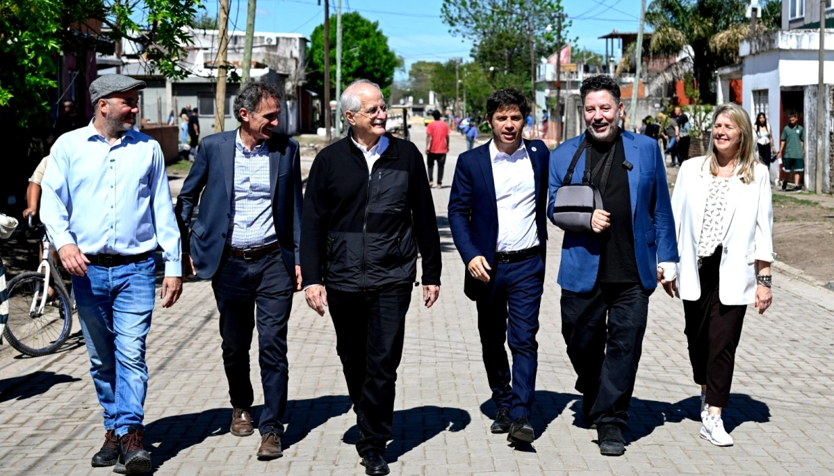 Junto artistas, un pedido y una aclaración, Kicillof acusó a Trump de ser “el jefe de campaña de Milei”