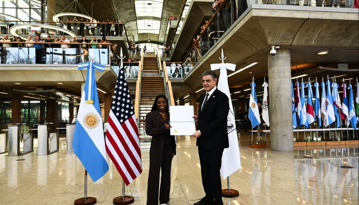 Jorge Macri recibió a Simone Biles, la mejor gimnasta del mundo, “Huésped de honor” de CABA