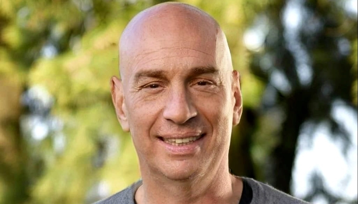 Santilli se burla de la campaña y del caso Espert con un insólito lema: “¿Me pelo o no me pelo?”