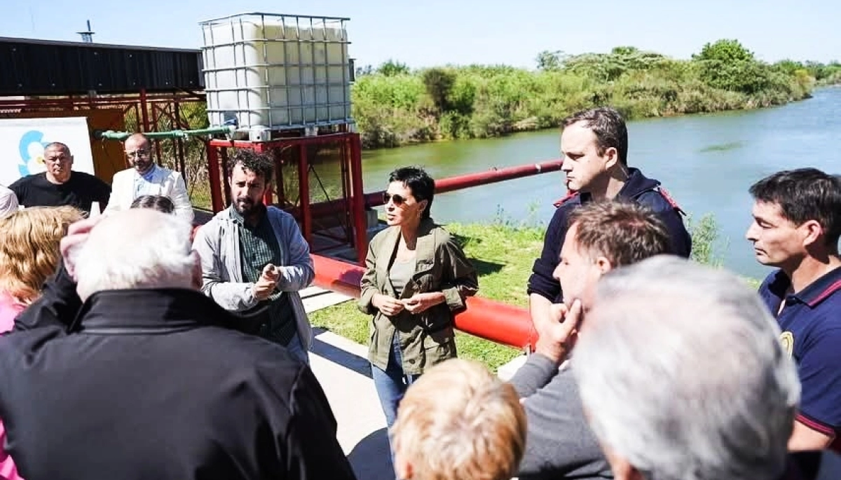 Mayra Mendoza recorrió la nueva estación de bombeo del Parque Industrial en Bernal Oeste