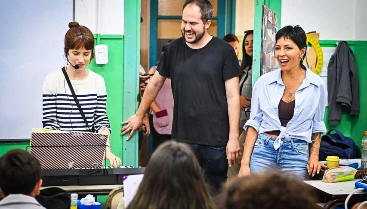 Programa “Quilmes Coopera”: Mayra Mendoza recorrió escuelas de la Villa Argentina