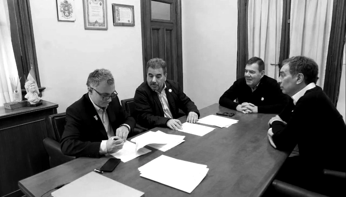 La pelea hacia el futuro: LLA piensa en su candidato para suceder a Kicillof