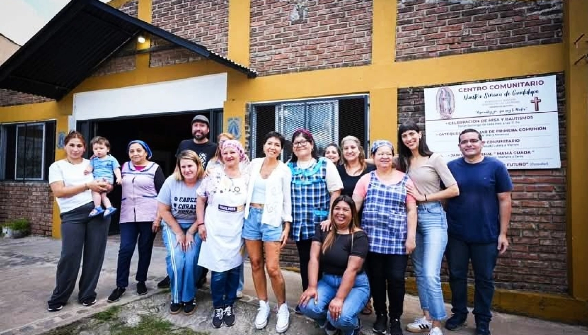 Mayra Mendoza entregó equipamiento para el Centro Comunitario en el barrio La Matera