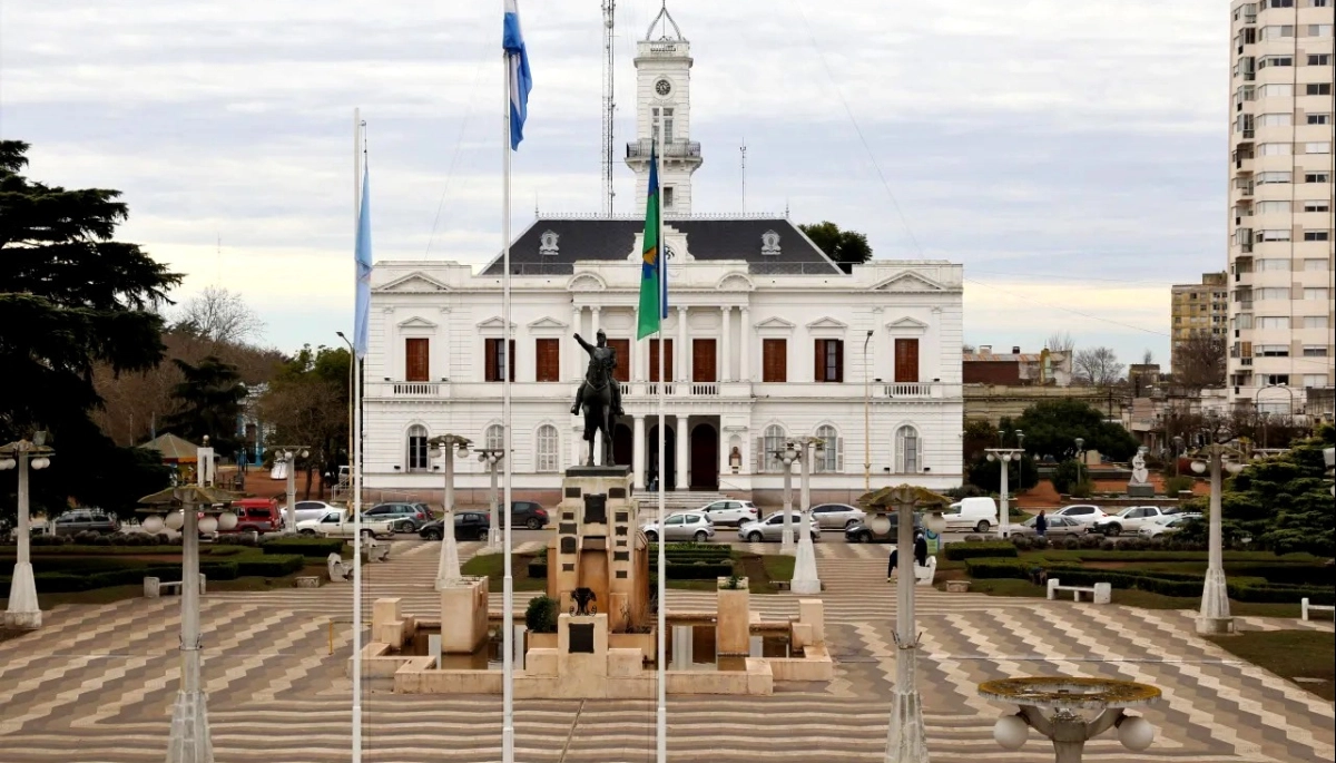 Alerta roja en los municipios bonaerenses: temen a no poder pagar sueldos y aguinaldos en diciembre