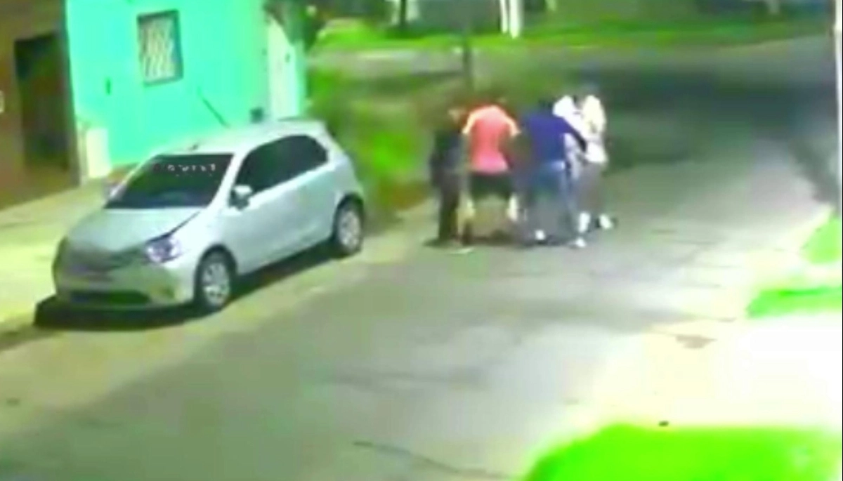 La pelota no se mancha: volvía de jugar al fútbol y delincuentes armados lo dejaron a pie