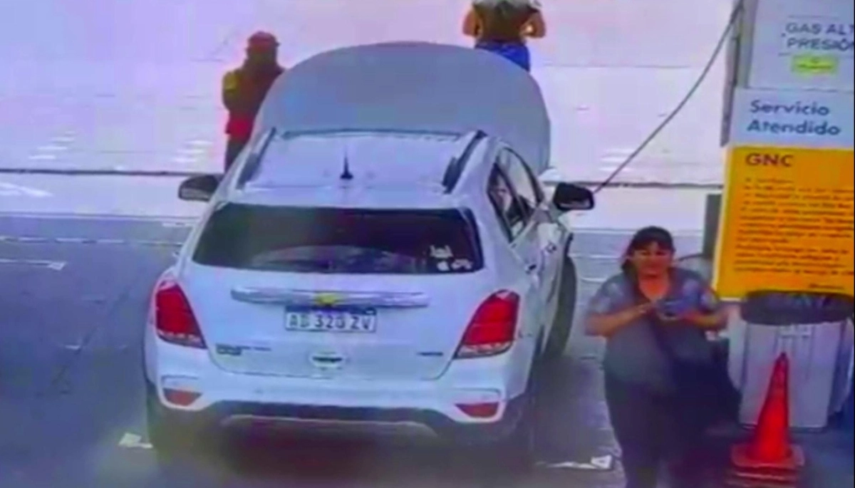 "Están ahí pero no los ves": no cuidó la cartera y se la robaron cuando cargaba GNC