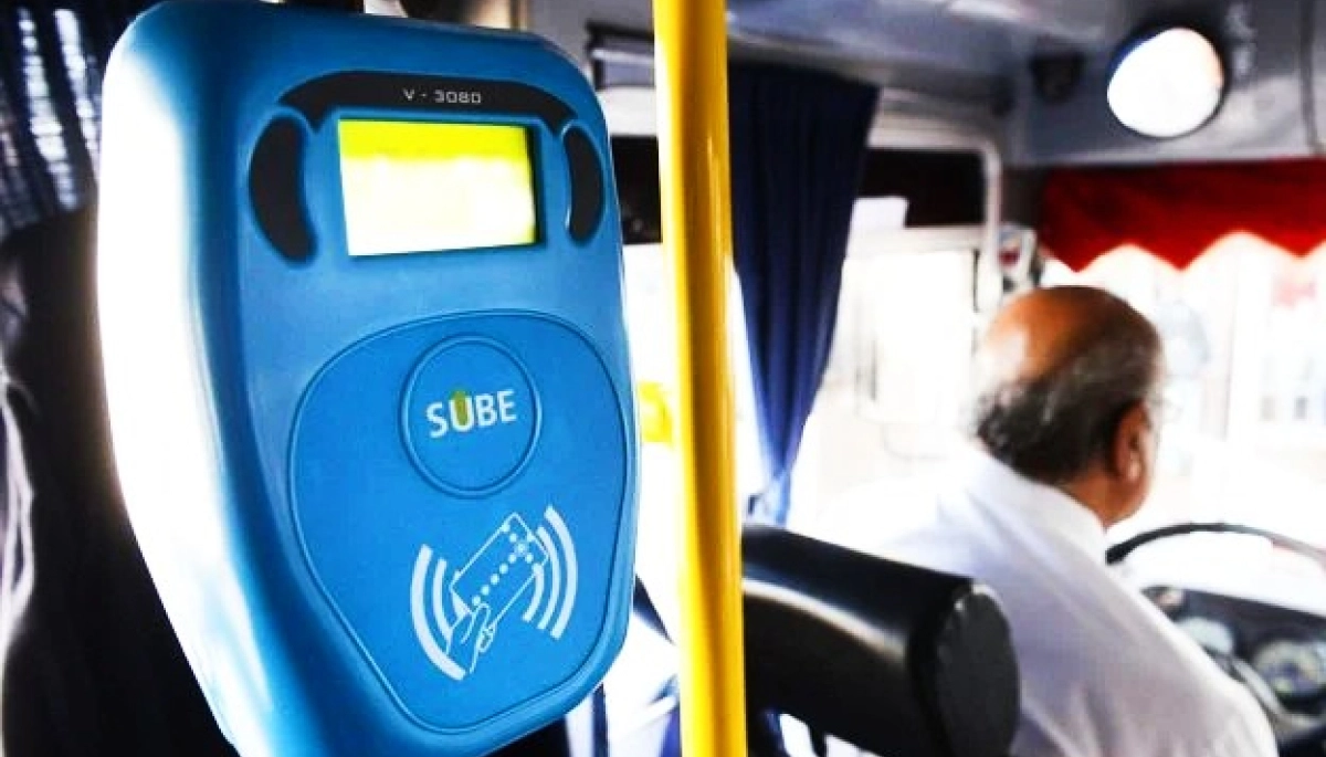 Diputados presentan proyecto para que el personal sanitario viaje gratis en transporte público