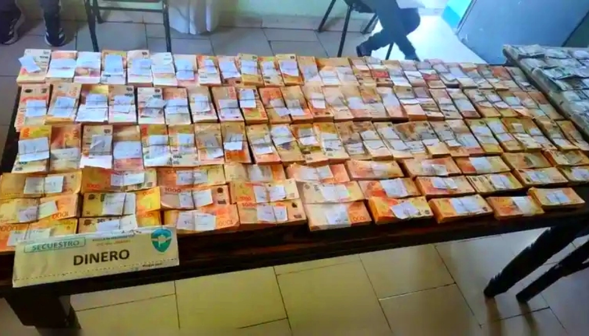 Incautaron un camión con semirremolque en el que trasladaban decenas de millones de pesos