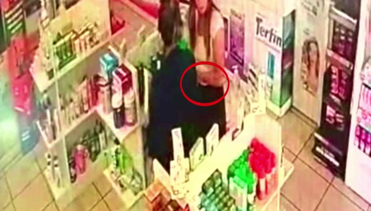 La mechera del pantalón palazzo robó miles de pesos de una farmacia en La Plata