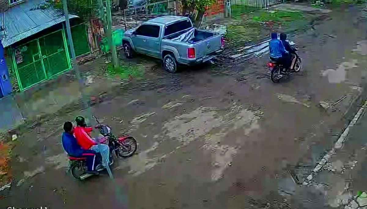 Robo en Merlo: motociclista fue emboscado y arrojado al barro para sustraerle el vehículo