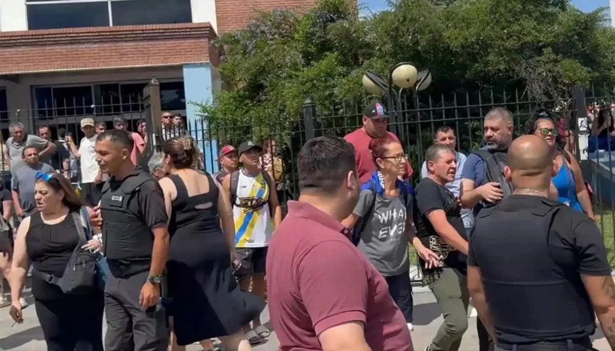 Libertarios y peronistas usaron el Concejo como ring de boxeo: la jura de concejales que terminó mal