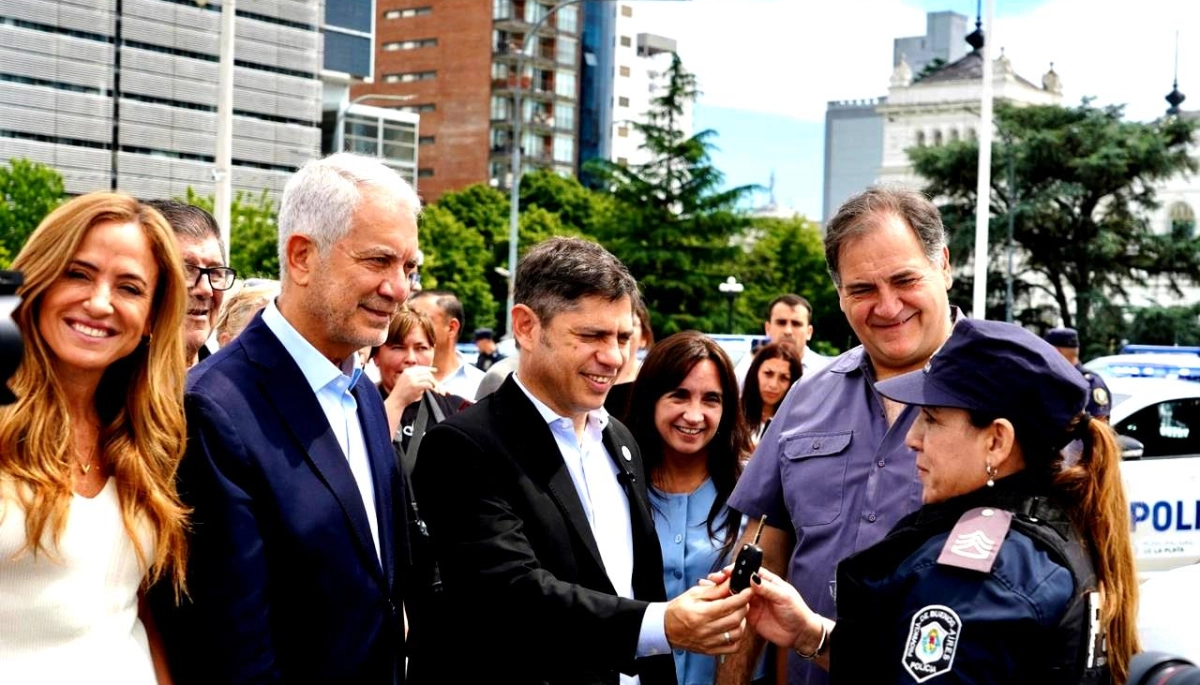 Para fortalecer la seguridad en La Plata: Alak y Kicillof entregaron 40 móviles policiales