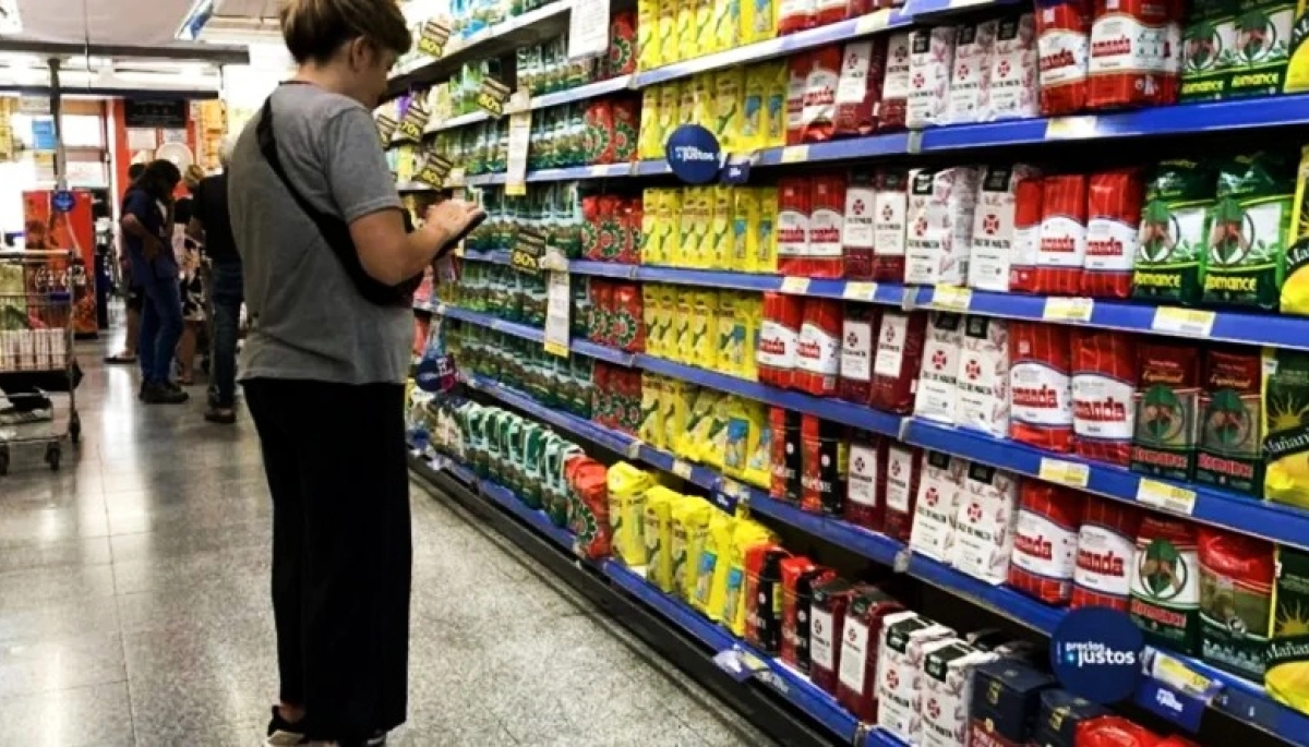 La inflación de noviembre subió al 2,5%: alcanzó el 27,9% anual y el 31,4% interanual