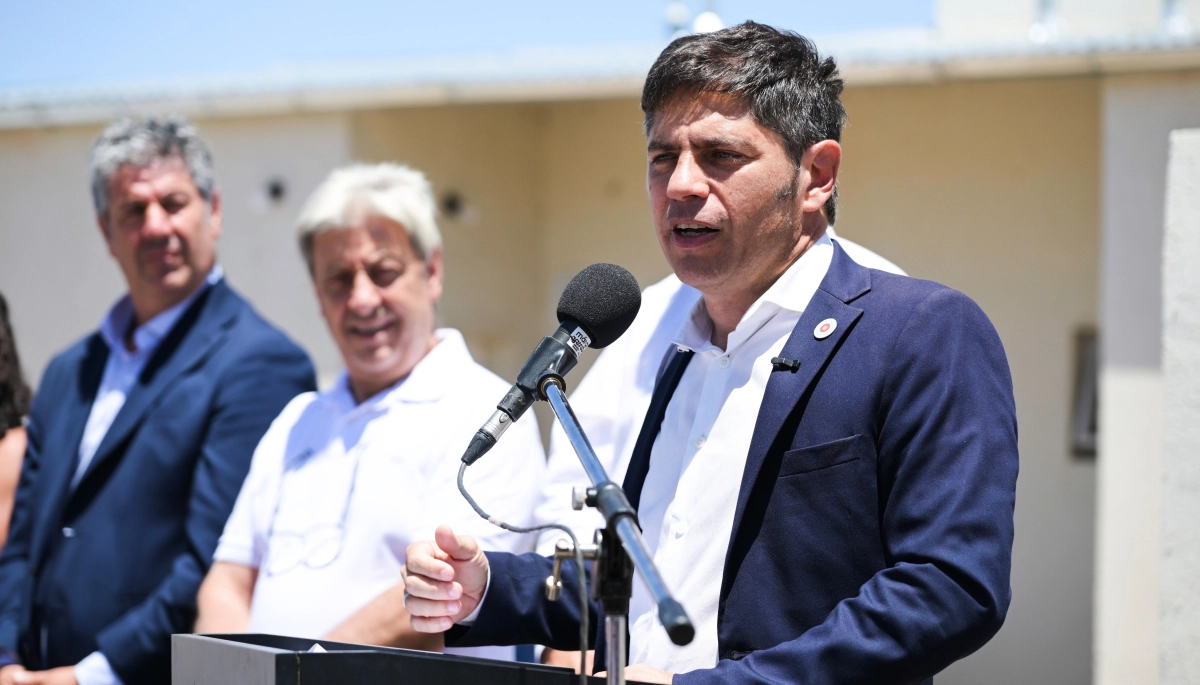 Kicillof recorrió los avances de las obras del plan hídrico en Bahía Blanca y entregó viviendas