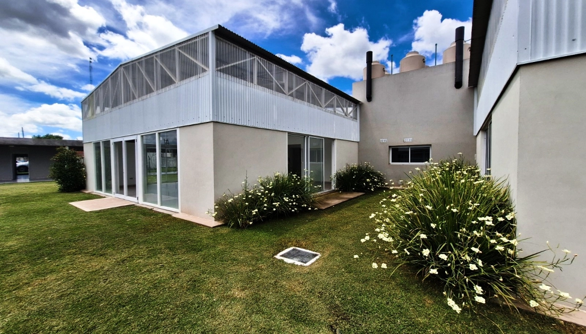 Presidente Perón avanza con la obra de 32 viviendas para personas adultas en el Barrio de La Yaya