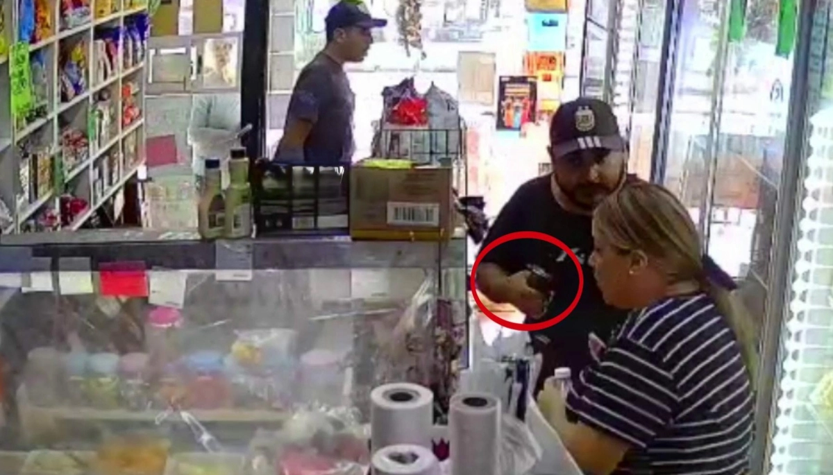 Terror durante un asalto en un almacén de Lanús: "Si colaboran no les va a pasar nada"