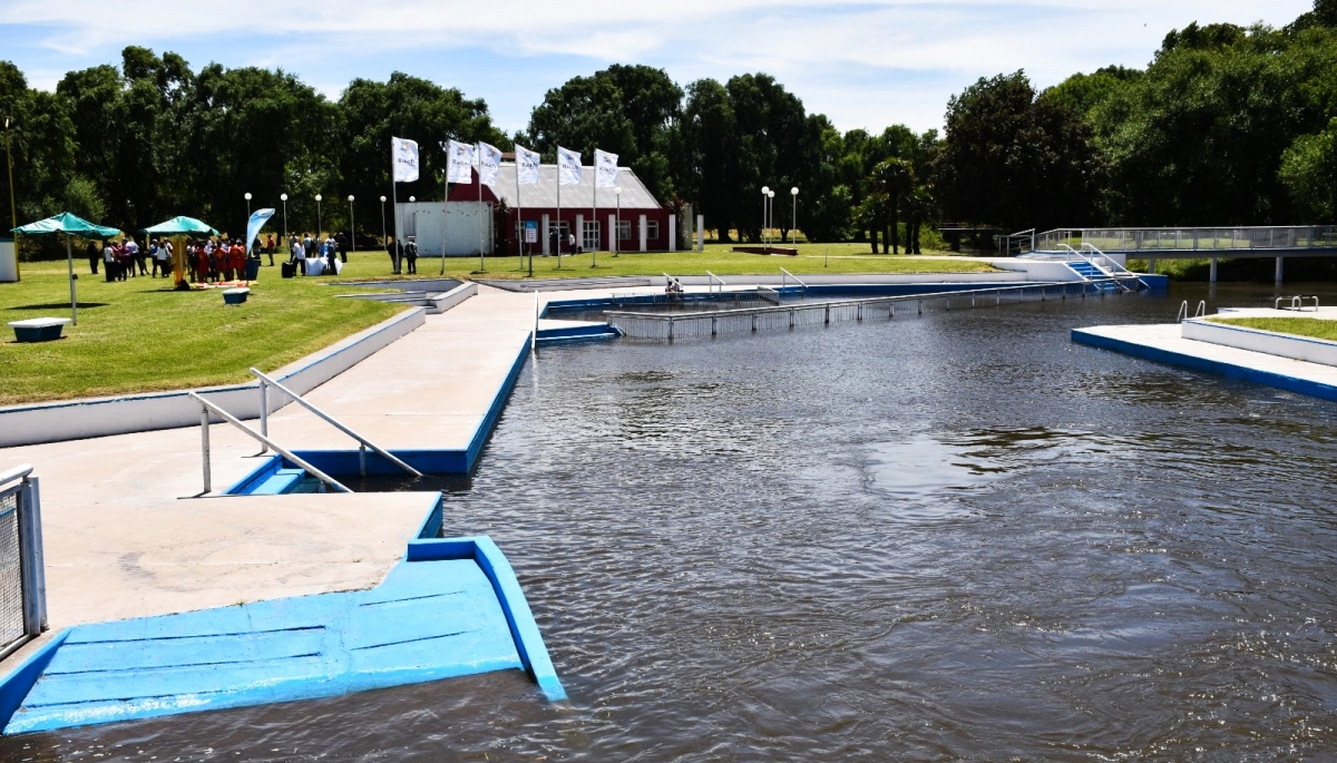 Rauch inauguró la temporada de verano 2025/2026 en el Balneario Municipal
