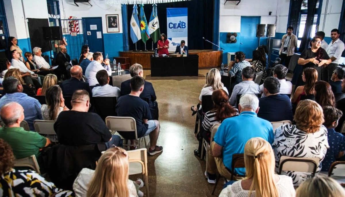 Cascallares y el equipo municipal encabezaron la jura de Nuevos Consejeros Escolares en Almirante Brown