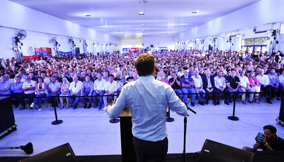 Con más de 1.500 militantes, Kicillof “nacionalizó” el Movimiento Derecho al Futuro y se proyecta de cara al 2027