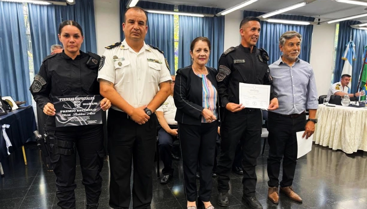 Cantero encabezó el acto en reconocimiento a la Policía Bonaerense de Presidente Perón