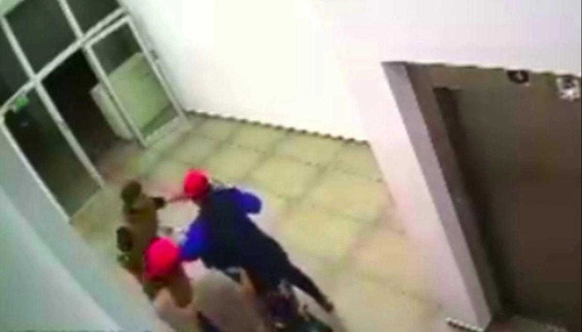 La Plata sin control: con una barreta, una banda juvenil robó un edificio en "el Mondongo"