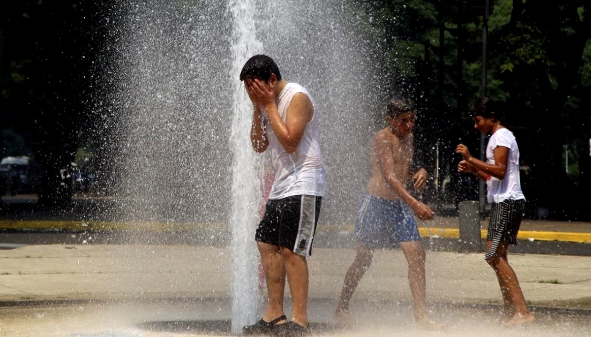 Ola de calor extrema: médicos bonaerenses alertan por riesgos graves y repasaron cómo cuidarse