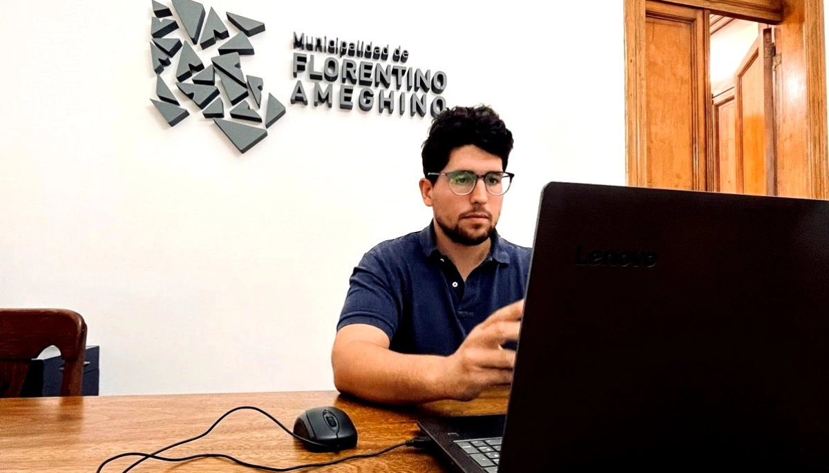 Intendente de la UCR se trenzó en redes con Bullrich y Adorni por las tasas municipales