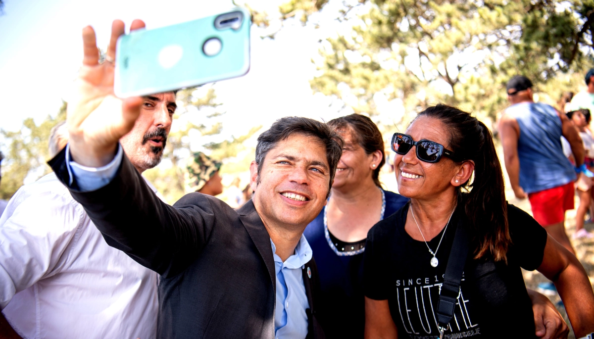 Con un guiño a los intendentes por el turismo, Kicillof presentó el programa Escuelas Abiertas en Verano 2026