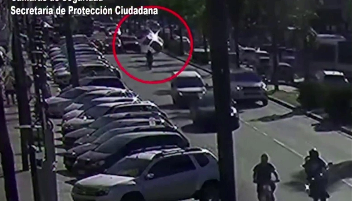 No miró los espejos y provocó un tremendo choque y vuelco en la ruta