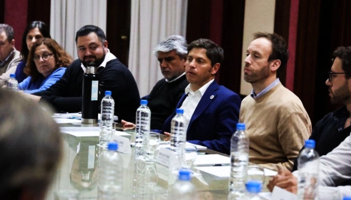 Estatales y docentes recibieron una respuesta: Kicillof los convocó a la primer paritaria del 2026