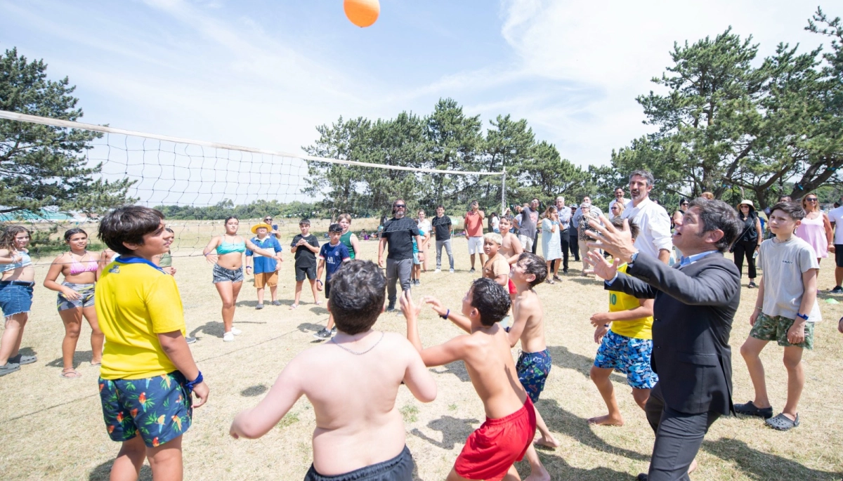 Kicillof activa el verano bonaerense: recorridas, rosca y mirada nacional