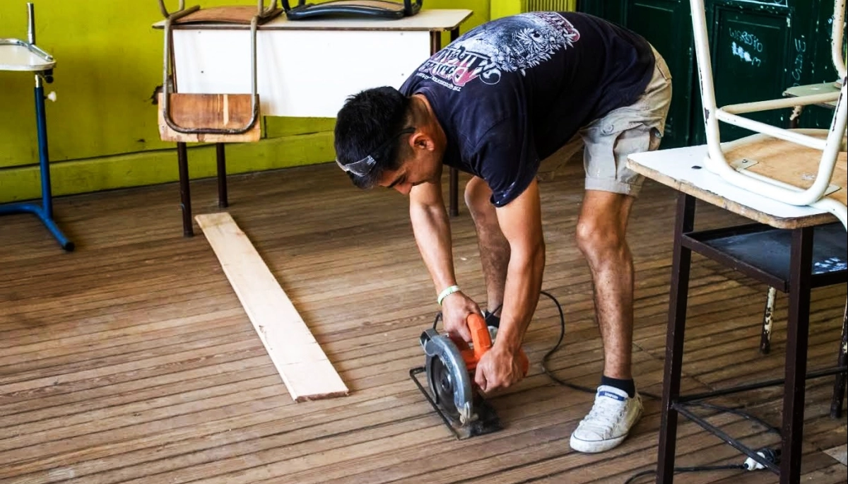 Dolores avanza con el recambio y reparación de pisos en el histórico Colegio Nacional