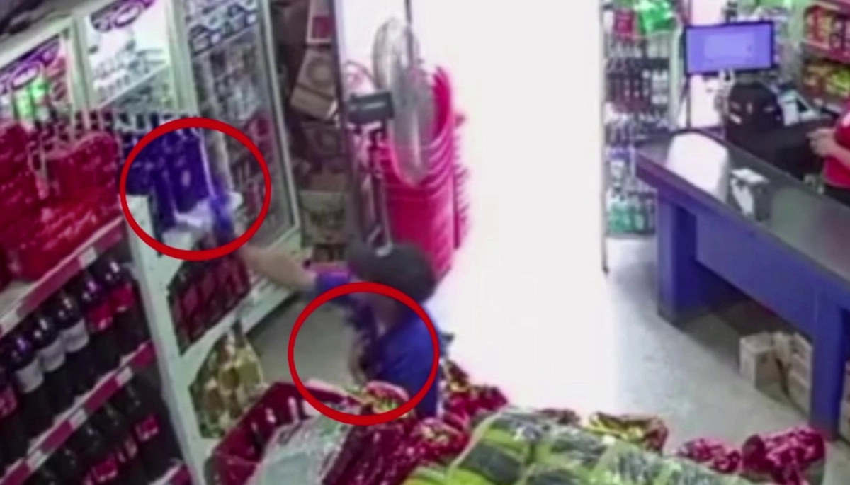 Un susto y una corrida: atrevido malandra eligió varios vinos y escapó en moto sin pagar