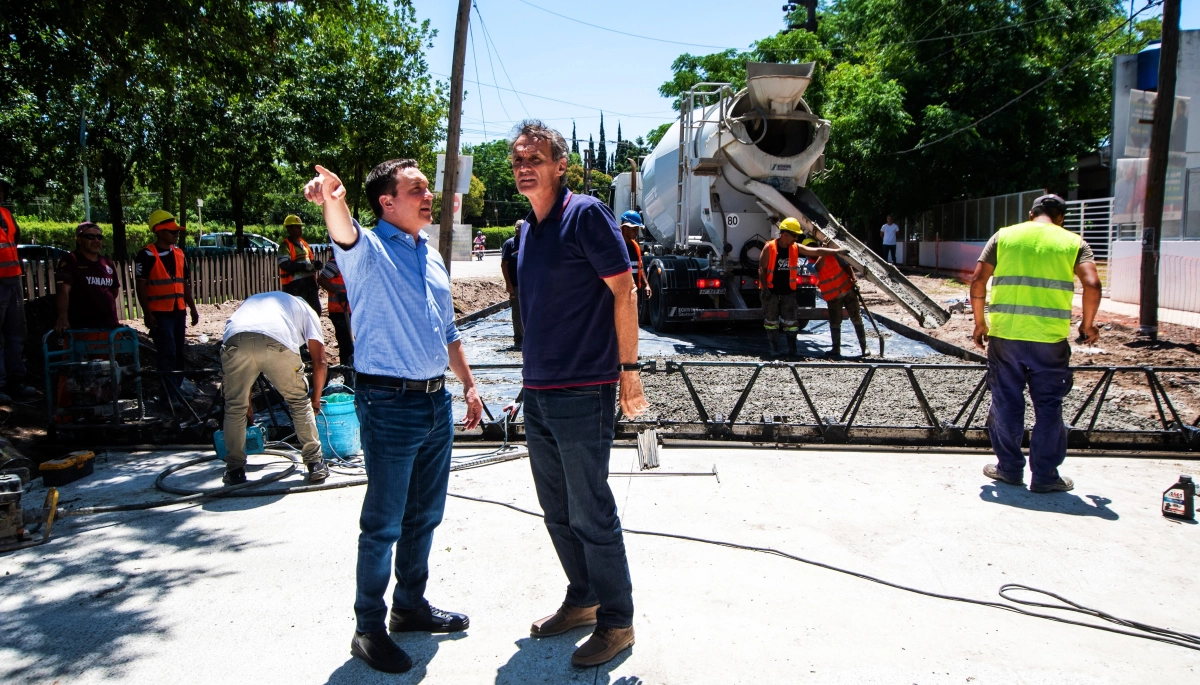 Watson y Katopodis se reunieron en Florencio Varela y supervisaron una obra vial en La Capilla
