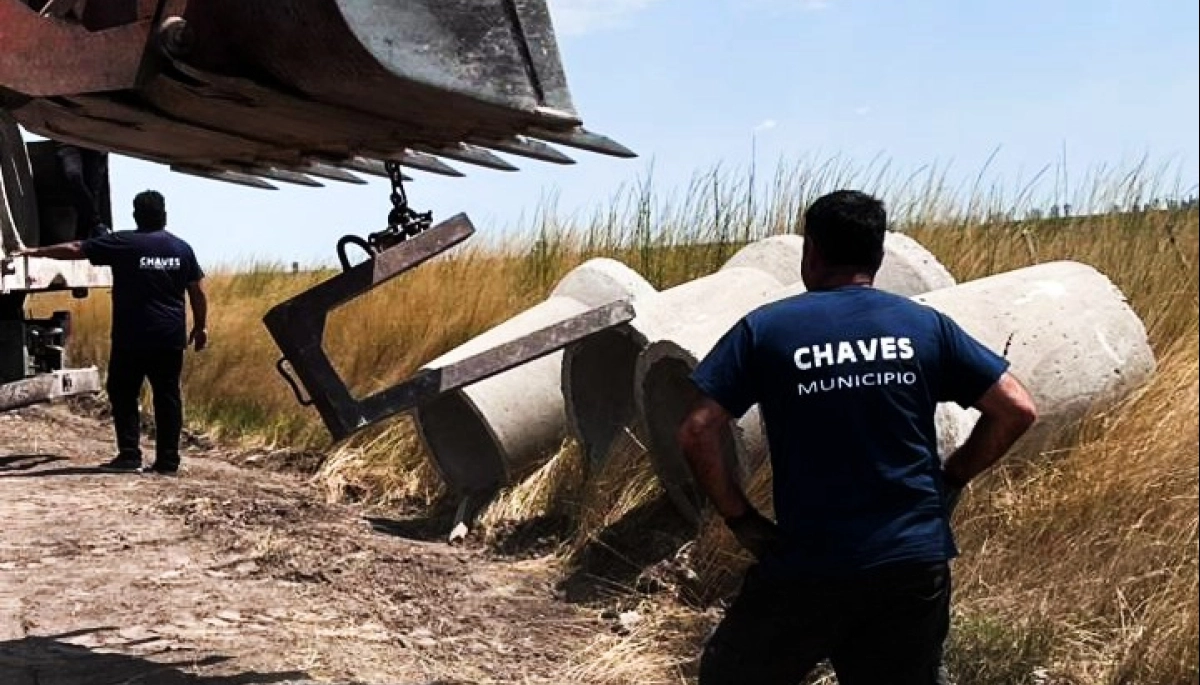 Adolfo Gonzales Chaves avanza en trabajos para refaccionar la red vial rural en el Cuartel 13