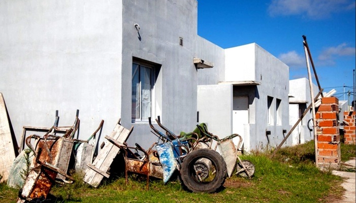 El gobierno bonaerense sale al rescate y termina viviendas que Nación dejó sin finalizar