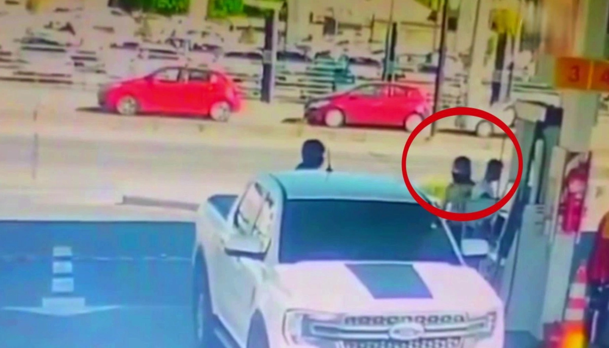 A la hora del té, motochorros robaron una estación de servicio en La Plata