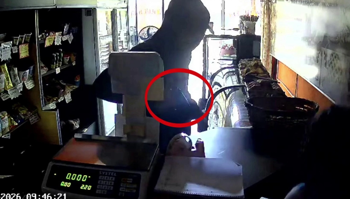 Bicichorro en ojotas robó una panadería en Ezeiza y le mintió a la empleada