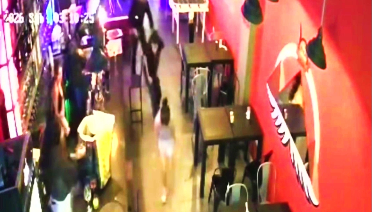 Descontrol en Tres de Febrero: coparon un bar, redujeron al personal y escaparon con efectivo y bebidas