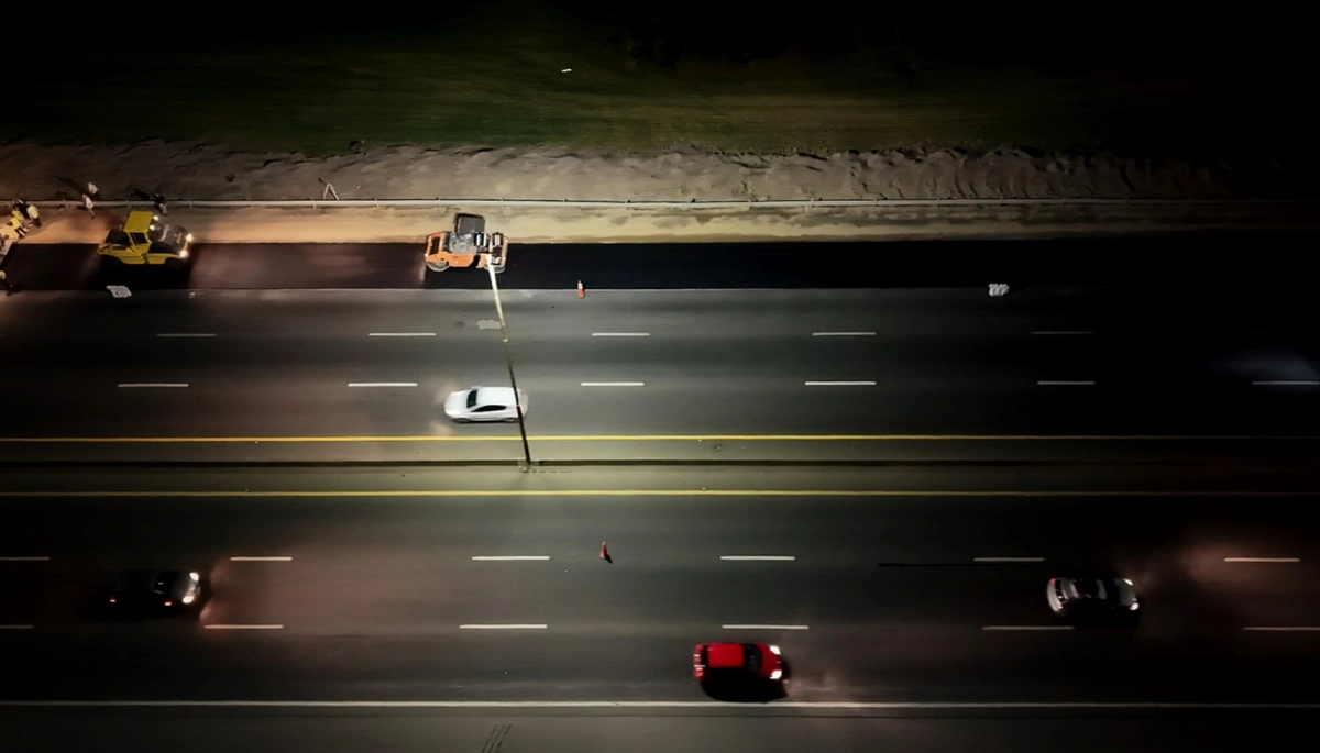 Visita nocturna inesperada: Kicillof supervisó las obras del cuarto carril de la autopista Buenos Aires-La Plata