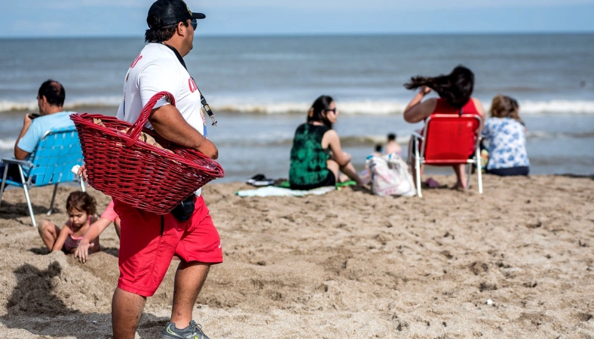 Qué snack le da pelea al churro en las playas de Mar del Plata
