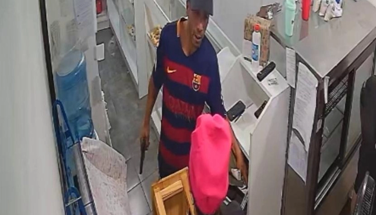 Luchó cuerpo a cuerpo: enfrentó a ladrón armado y lo echó a "punta de banquito"