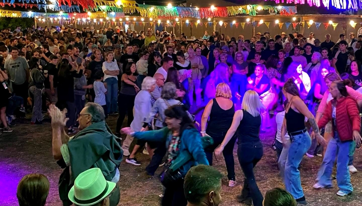 Arrancaron los Carnavales en Roque Pérez con música y baile
