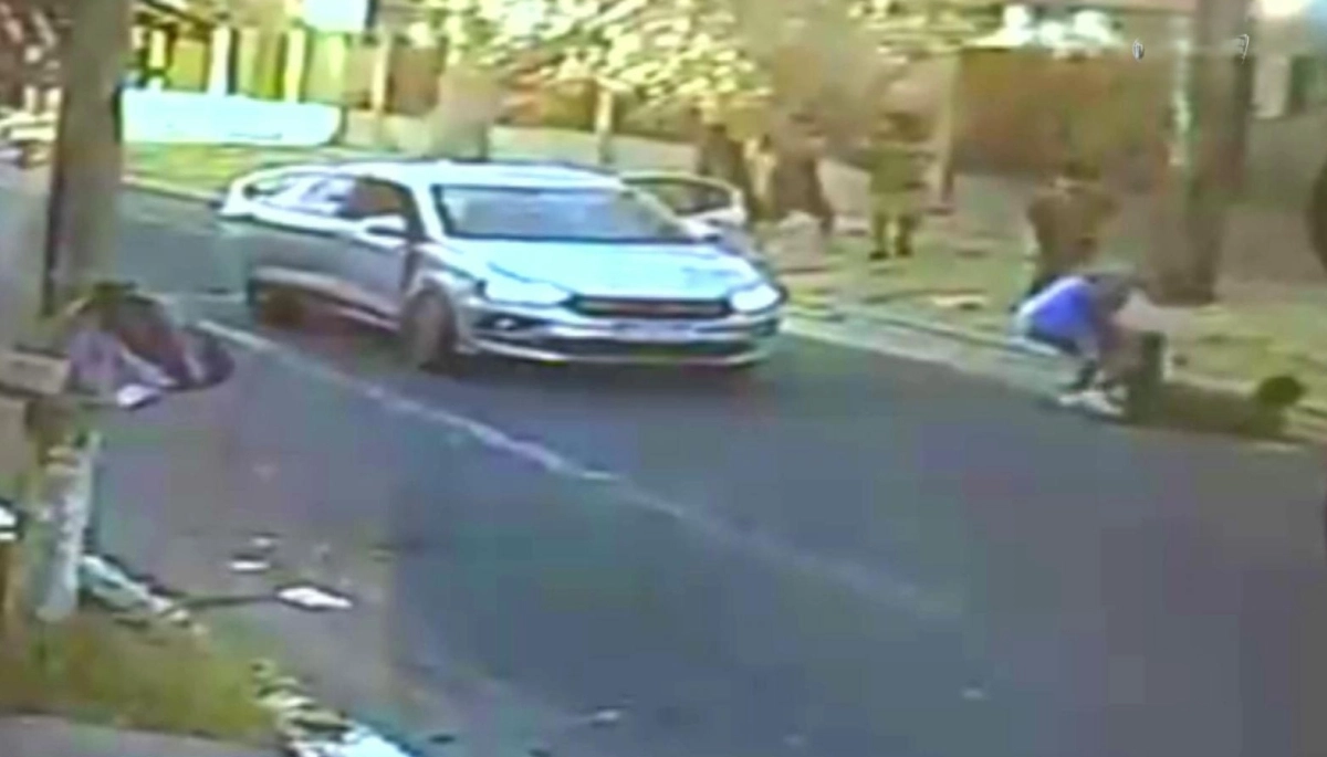 Amanecer aterrador en Morón: iban a trabajar y cinco ladrones les arruinaron el día en 15 segundos